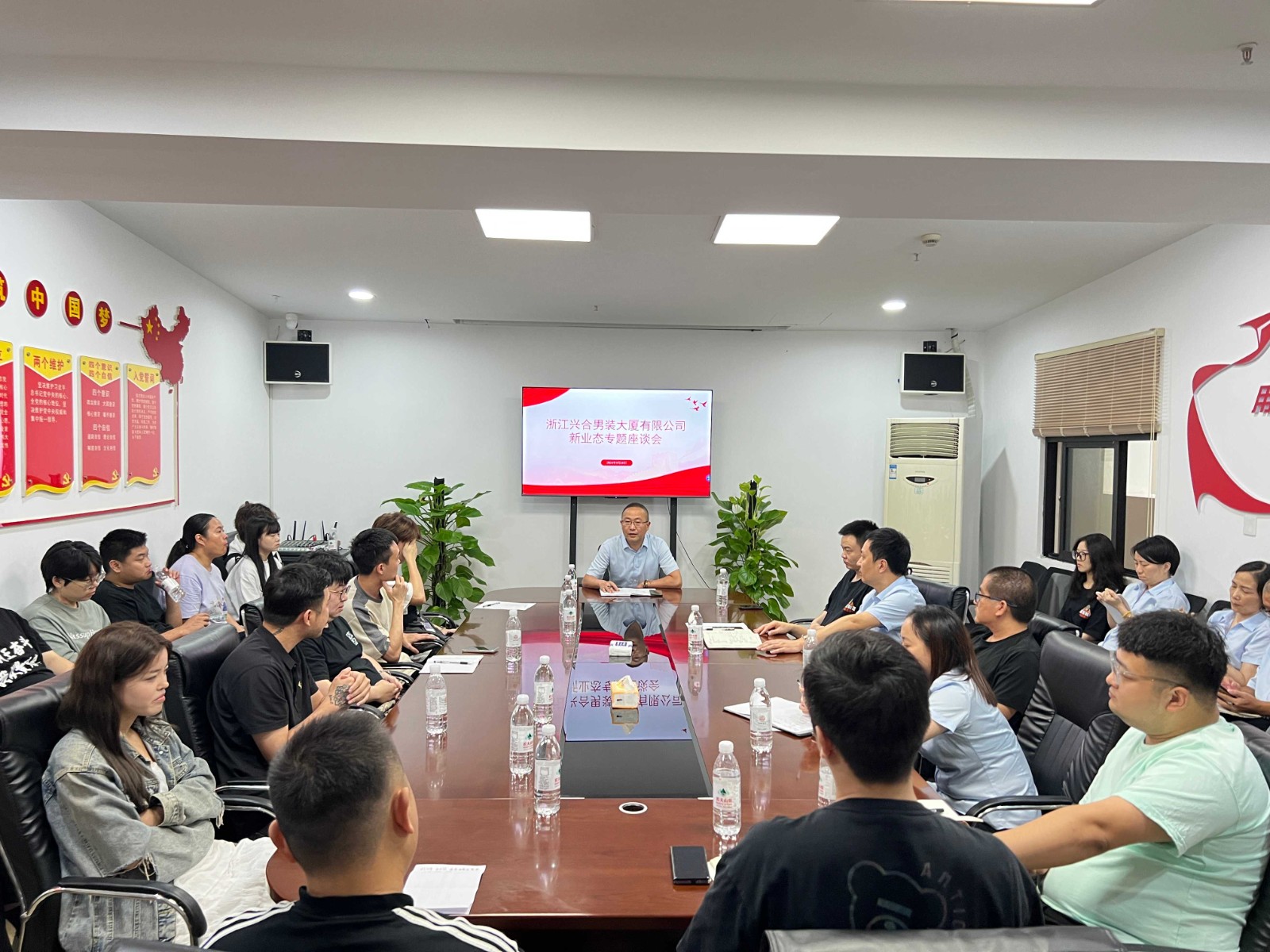 男装大厦召开新业态专题座谈会