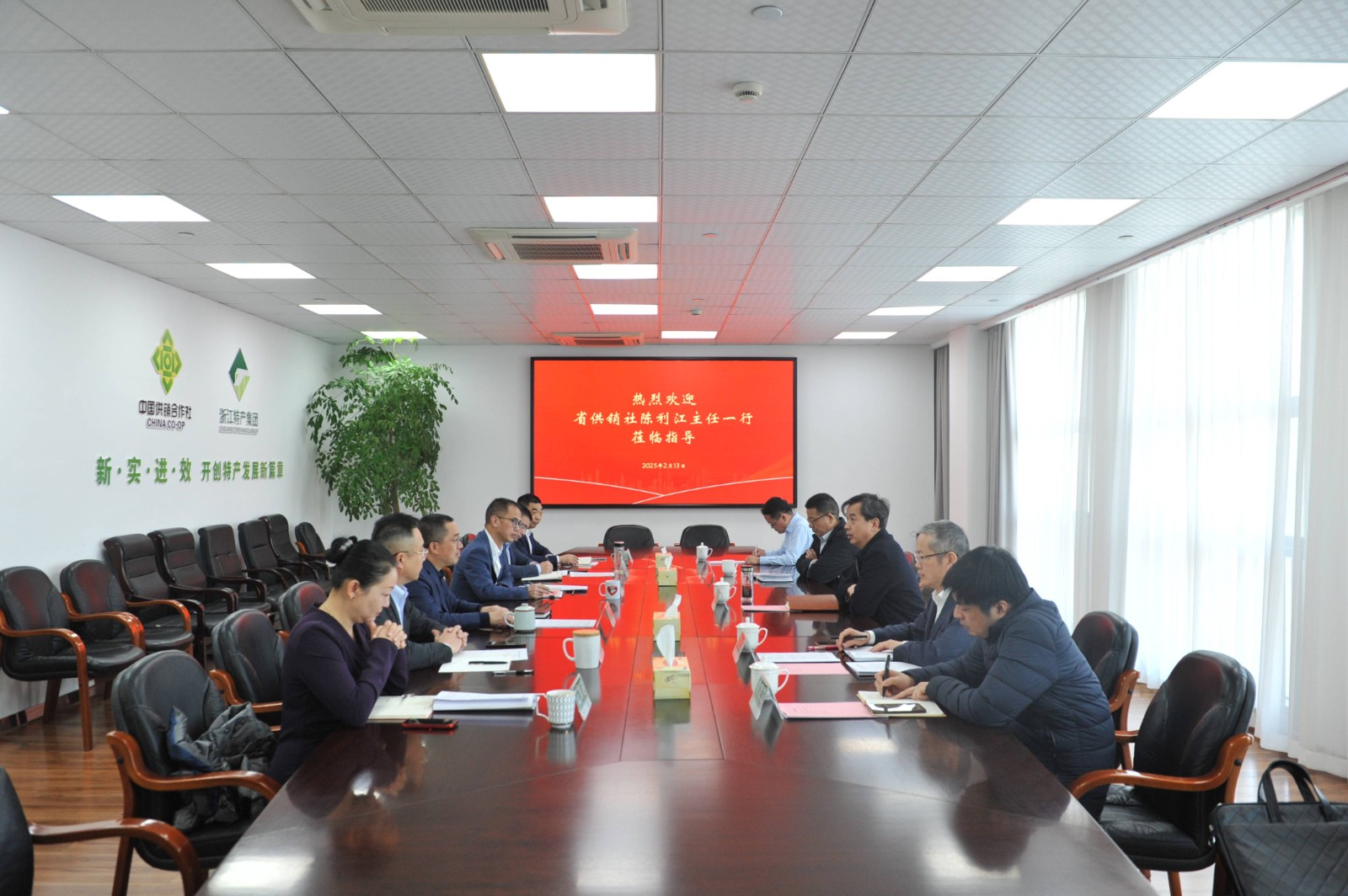 省供销社理事会主任陈利江来特产...