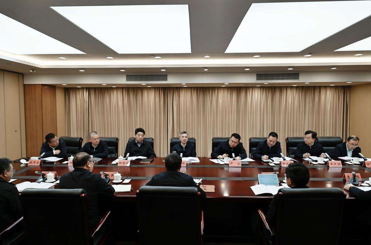 刘捷在省经信厅、省科技厅调研：...