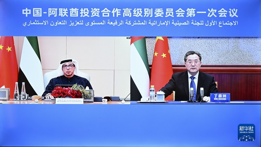 丁薛祥同阿联酋副总统曼苏尔共同...
