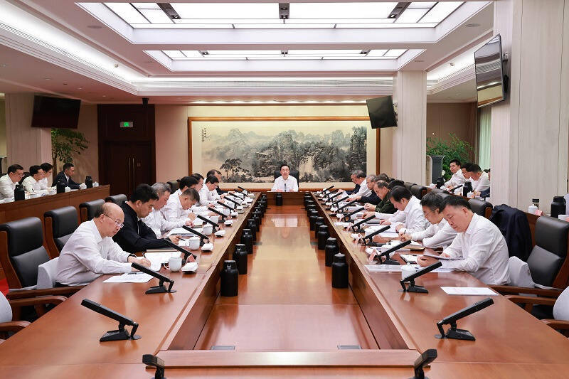 省委常委会召开会议 研究加快建...