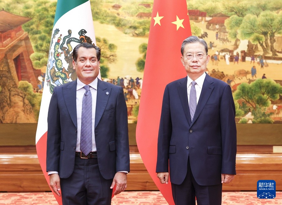 赵乐际同墨西哥众议长古铁雷斯举...