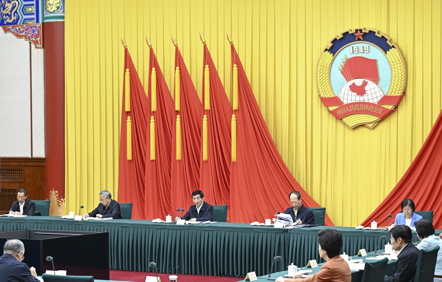 王沪宁主持召开全国政协主席会议