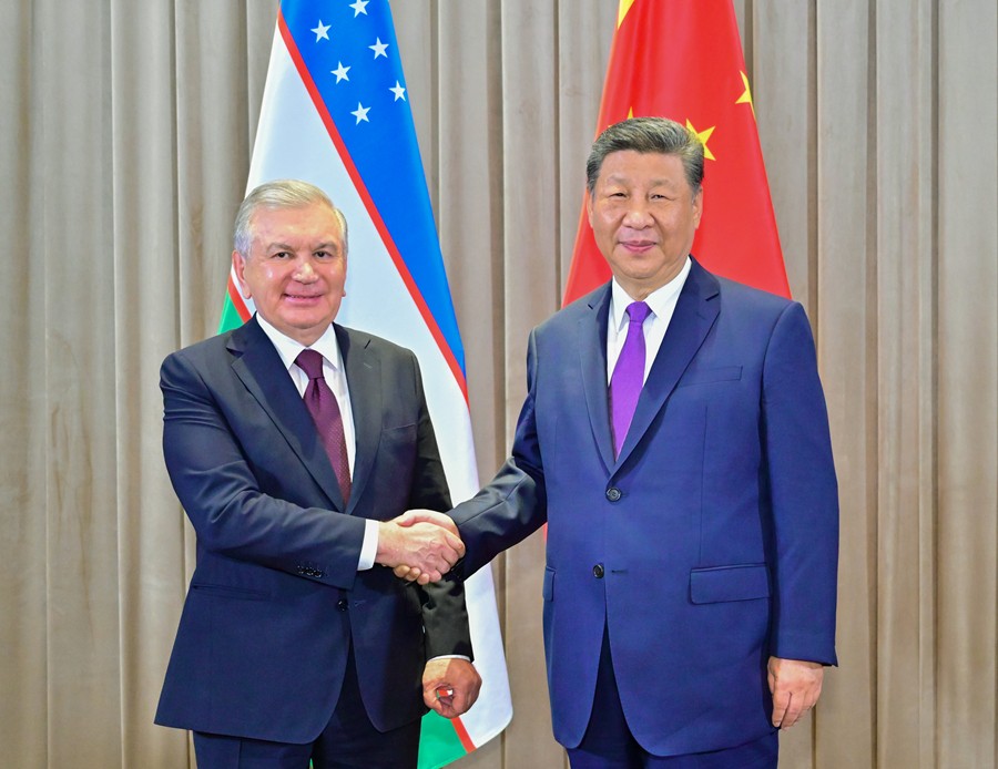 习近平会见乌兹别克斯坦总统米尔...